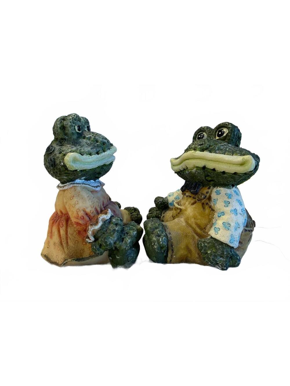FIGURINES Vintage Pair of Sitting Frog Figurines in Clothes approx 3" tall